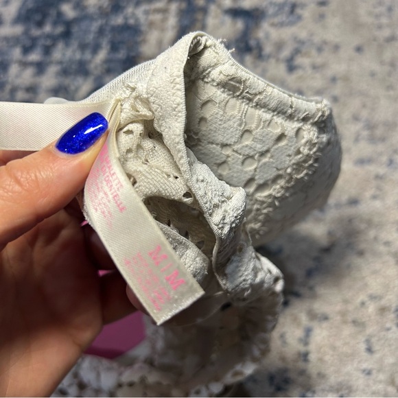 PINK Victoria’s Secret White Floral Lace Bralette Size Medium - Picture 8 of 8